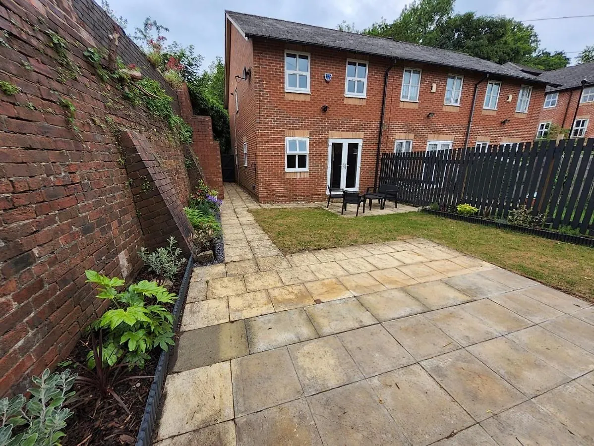 Nomastay: Corporate & Family Suites Near Hospital & University Sheffield United Kingdom